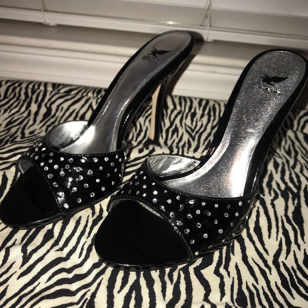 Women’s black w/ jewel detail 4 inch slide in heel